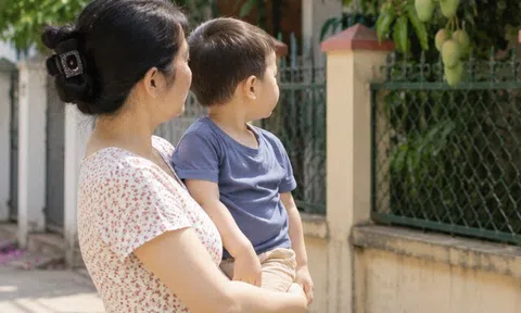Một mình sinh con rồi làm mẹ đơn thân, tôi đổi đời sau một lần sang xin hái xoài nhà hàng xóm