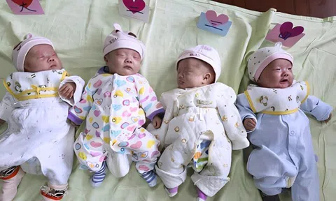 Cô gái trẻ sinh một lúc 4 con 3 trai 1 gái cực trộm vía, bác sĩ nhìn cũng phải tấm tắc: "Quá hiếm gặp!"