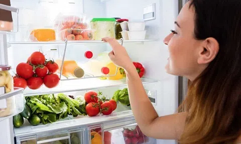 Tủ lạnh được ví như “siêu thị mini” ở mỗi gia đình, nhưng một sai lầm nhỏ cũng khiến sức khỏe cả nhà gặp nguy