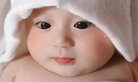 Đứa trẻ vừa chào đời được đặt tên khai sinh là Nguyễn Hận Đời, lên lớp 7 được sửa thành cái tên rất sáng sủa