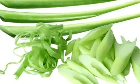 Chế biến dọc mùng, đem ngâm với loại nước này, đem nấu bún hay canh chua đều cực ngon chẳng sợ bị ngứa