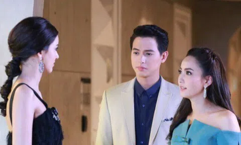 Giữ bạn thân xinh đẹp ngủ lại nhà, tôi đau lòng khi thấy việc cô ấy lén lút làm giữa đêm
