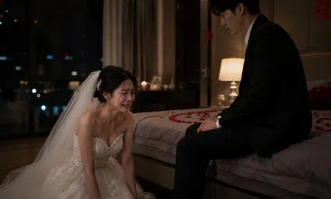 Tái hôn sau 20 năm lẻ bóng làm mẹ đơn thân, tôi run rẩy quỳ ngay đêm tân hôn