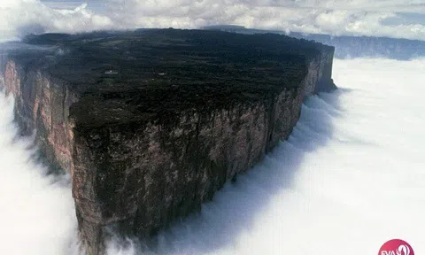 Núi Roraima – ngọn núi giữa trời mây đẹp như bước ra từ thế giới cổ tích