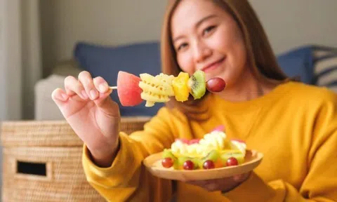 Ăn trái cây tráng miệng vào thời điểm này là lầm to, chỉ tiện chứ không tốt như nhiều gia đình vẫn nghĩ