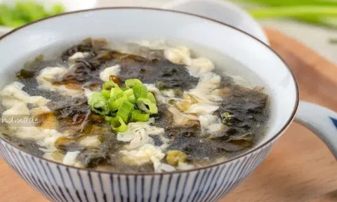 Trứng nấu canh với rau này canxi tăng nhiều lần, cực tốt cho xương chân tay chắc khỏe, ăn còn ngon mát