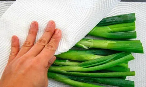 Mua hành lá về vài hôm là hỏng, nhớ làm theo cách này, hành để cả tháng vẫn tươi nguyên