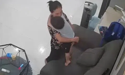 Cho bảo mẫu nghỉ làm sau 4 năm, ông bố xem camera giám sát thấy bất ngờ với hành động của con trai