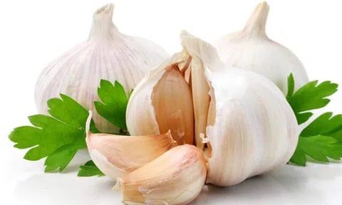 Bảo quản tỏi, chỉ cần thêm thứ này, để cả năm vẫn không mốc hỏng hay mọc mầm