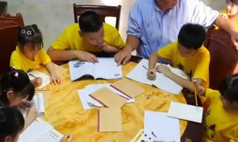 11 đứa cháu được gửi về quê nghỉ hè, ông nội U70 một mình “gánh team” khiến dân mạng chỉ biết bái phục