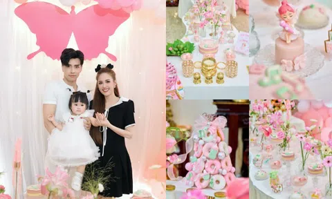 Có con với đồng nghiệp sau 8 năm cưới, Phương Hằng làm mâm cúng thôi nôi cho bé gái hoành tráng, đẹp như tranh