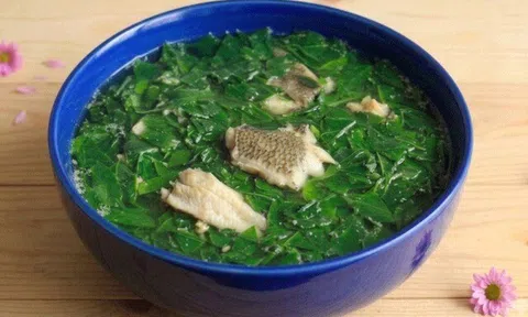 Cây này chỉ ăn lá, vitamin C gấp rất nhiều lần rau thường, nấu canh hay luộc đều ngon, được ưa chuộng vào mùa hè