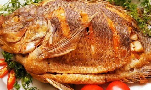 Rán cá nhớ xoa thứ này lên đảm bảo con nào cũng vàng ươm, ngoài giòn tan, trong mềm mọng lại chẳng nát