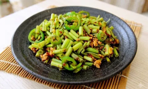 Ăn mãi mới biết rau này giàu canxi, đem luộc, làm nộm hay xào đều ngon giòn lại bổ, được ưa chuộng vào mùa hè
