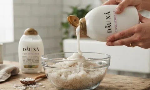 Trộn muối với dầu xả giải quyết ngay rắc rối của nhiều gia đình, vừa tiết kiệm vừa nhàn thân