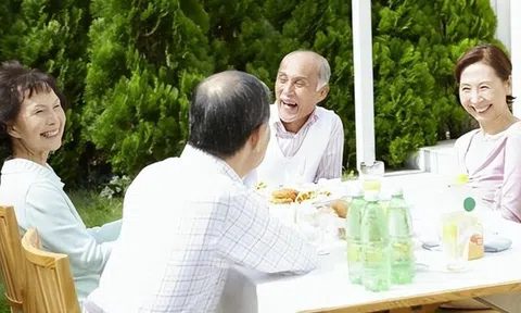 4 cặp vợ chồng chi hơn 2 tỷ đồng xây biệt thự sống chung, sau 3 năm 4 người ly hôn không nhìn mặt nhau