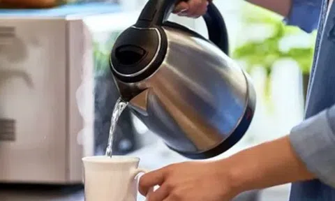 Tại sao dù tiện lợi nhưng người Mỹ hiếm khi dùng ấm siêu tốc? Hóa ra đây là lý do