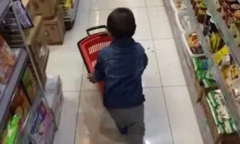 Con lén giấu đồ của siêu thị mang về nhà, ứng xử thông minh của người mẹ khiến ai cũng tấm tắc khen