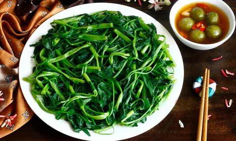 Luộc rau đậy nắp thì vàng, mở ra thì mất dinh dưỡng: Đâu là cách để “vẹn cả đôi đường”?