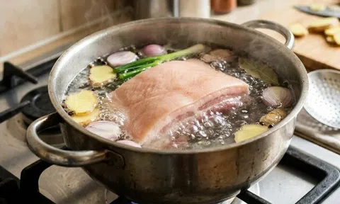 Luộc thịt nên cho vào nước lạnh hay đợi nước sôi? Cách làm đơn giản giúp thịt ngon ngọt nhưng nhiều người làm ngược