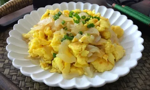 Trứng xào củ giàu vitamin C này vừa ngon lại rẻ tiền nhưng giúp chị em giảm cân, ăn với cơm rất hợp