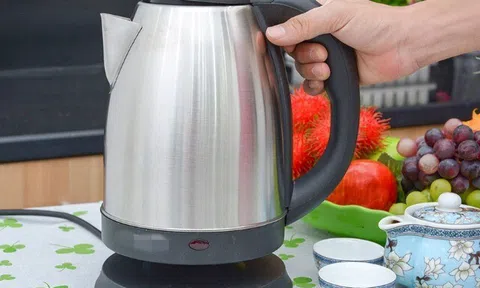Tại sao ngày càng ít người sử dụng ấm siêu tốc có đế? Thiết bị thay thế này được ưa chuộng hơn