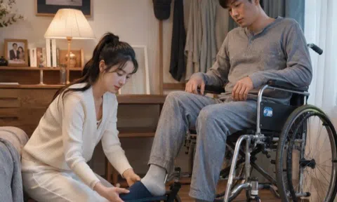 Chồng bị liệt sau tai nạn, một lần tan ca về nhà đột xuất tôi đỏ mắt trước cửa phòng