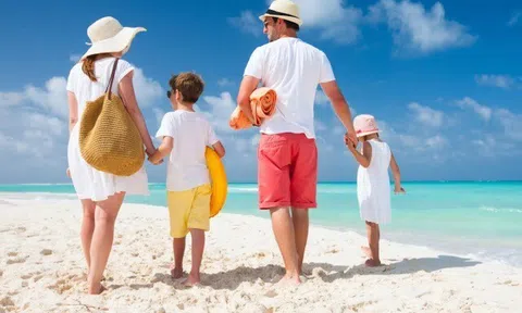 Nhiều gia đình chọn đi du lịch trong dịp lễ, bác sĩ cảnh báo điều cần tránh để sức khỏe không bị ảnh hưởng