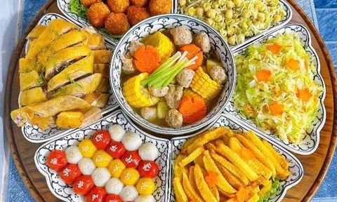 Mâm cỗ cúng Rằm tháng 7 đơn giản, dễ thực hiện tại nhà của mẹ đảm
