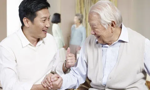 Tuổi già bệnh tật ập đến tôi mới thấy: Nghỉ hưu an nhàn nhất là được sống cùng con rể đến cuối đời!