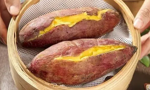 Luộc khoai lang đừng cho đường, đây mới là thứ cần thêm vào khiến khoai ngon và bở