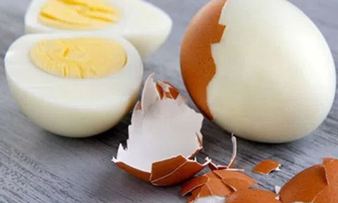 Luộc trứng dùng nước sôi hay lạnh đều sai bét, đây mới là nước cần dùng ai nghe thấy cũng phải khen hay