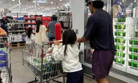 Mẹ dắt con gái 2 tuổi đi siêu thị, nhìn bé ai cũng tức giận: “Có phải mẹ đẻ không?”