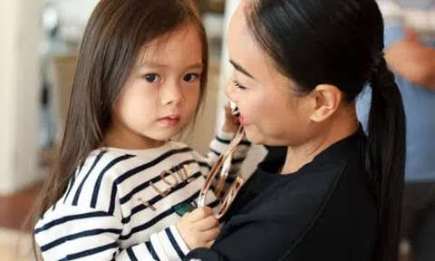 Bé gái lai Tây xinh nhất nhì showbiz Việt khiến dân tình xôn xao với diện mạo tuổi dậy thì, học trường quốc tế 900 triệu