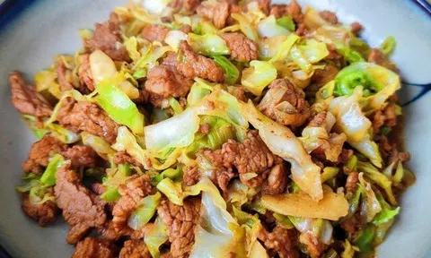 Loại rau bình dân rẻ tiền nhưng lại là "vũ khí" giảm cân của chị em, đem xào với thịt nạc cực đưa cơm