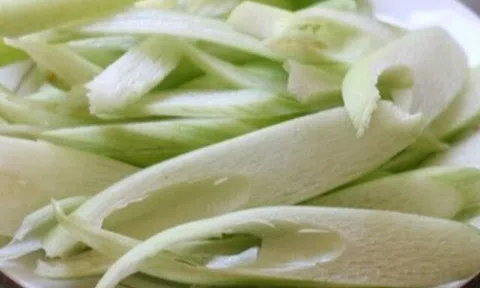 Ăn dọc mùng hay bị ngứa, đem ngâm ngay với loại nước này, nấu bao nhiêu lần vẫn ngon chẳng lo rát miệng