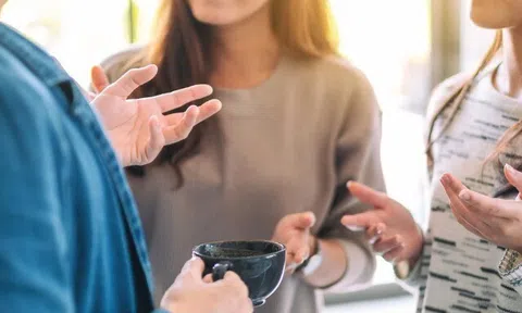 Trắc nghiệm: Bạn có biết cách vừa khéo léo, vừa khôn ngoan đáp lại 10 lời khen gây khó chịu này?