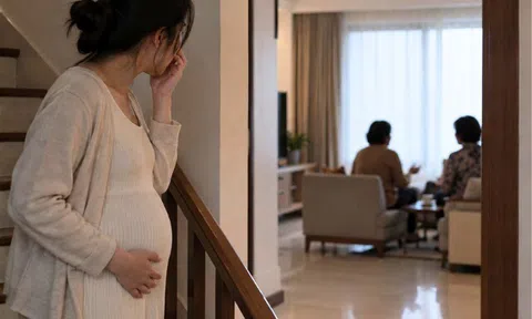5 năm kết hôn mới có thai, tôi ngã quỵ khi nghe lén cuộc nói chuyện của mẹ chồng với hàng xóm