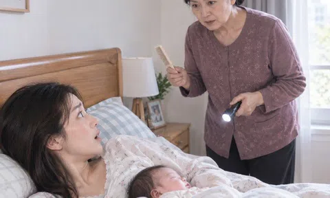Nửa đêm thấy mẹ chồng đứng đầu giường chải tóc, sáng hôm sau tôi tức giận dọn đồ về nhà mẹ đẻ