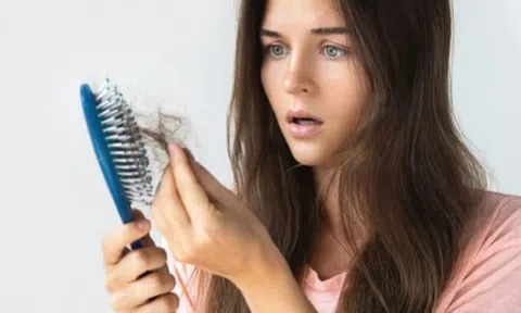 Rộ trào lưu "Ferritin face" đang gây sốt: Chị em nhìn da và tóc cho rằng bị thiếu sắt, liệu có thật sự đáng tin?