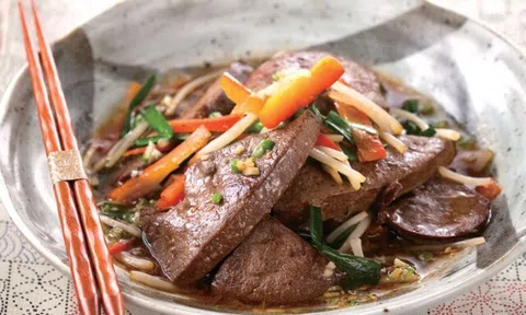 Loại lá mệnh danh là "rau của thận", đem xào với gan được món ngon rẻ mà bổ
