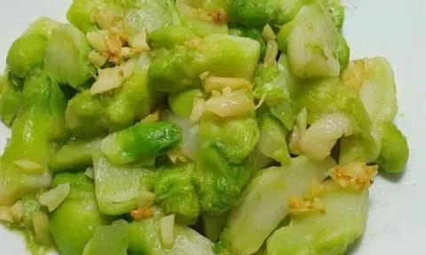 Loại rau được ví "quý như vàng" mà giá lúc chính vụ chỉ khoảng 45.000 đồng/kg, giải độc, kháng viêm nấu gì cũng ngon