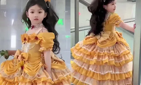 Con gái đi học mẫu giáo được mẹ diện váy công chúa xinh như thiên thần, cô giáo gặp phụ huynh nói chuyện riêng