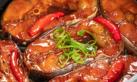 Kho cá mãi nhưng vẫn tanh, hóa ra tôi làm sai nhiều bước, giờ biết rồi bảo sao món cá kho ngon hẳn
