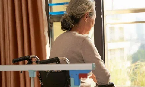 Cuộc sống nghỉ hưu khó khăn chật vật tôi mới thấm: 2 thứ đưa cho con cái "giữ hộ" là mất hẳn, lúc cần không bao giờ lấy lại được