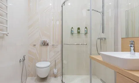 Tại sao nhiều gia đình từ bỏ vách kính phòng tắm? Hóa ra vì kiểu thiết kế này tối ưu hơn nhiều