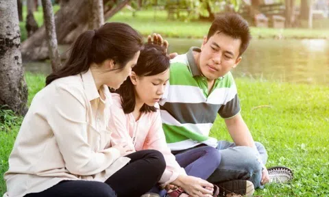 Nhìn từ nhóm "Con ghét bố mẹ": Khi phụ huynh cần thấu hiểu cảm xúc, lắng nghe con để đồng hành đúng cách