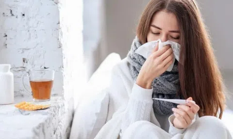 Cúm và cảm lạnh khác nhau thế nào, nhìn triệu chứng nào để phân biệt?
