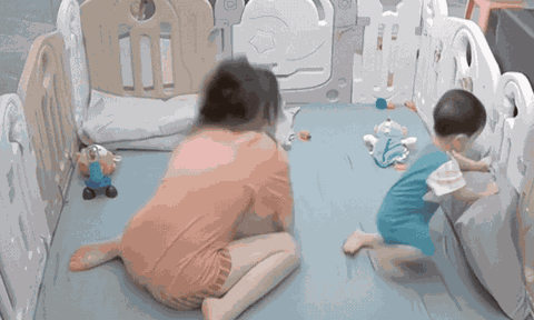 Tan làm về thấy vợ lúc nào cũng phờ phạc, chồng quyết định xem camera rồi ân hận trước cảnh tượng giữa nhà