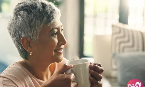 Uống cà phê sau tuổi 50: Những nguyên tắc đơn giản giúp thưởng thức mà không hại giấc ngủ